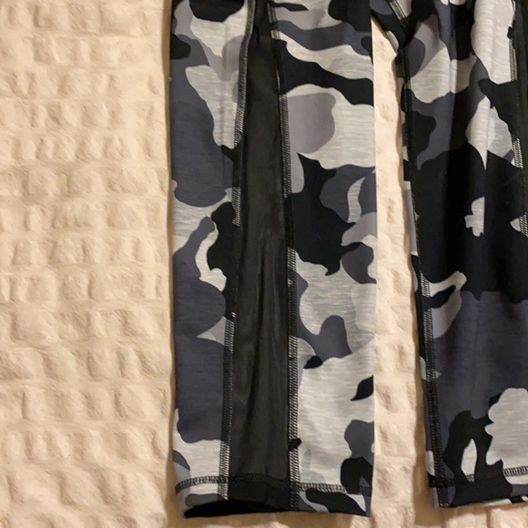 Old Navy Active Compression Tights. Size SP - Picture 3 of 4